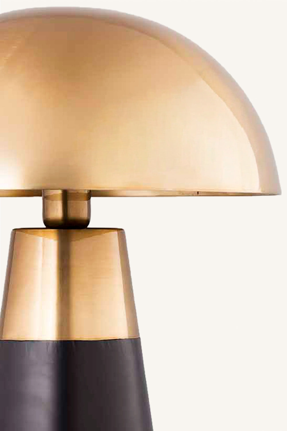 Aarlo Stature Lamp