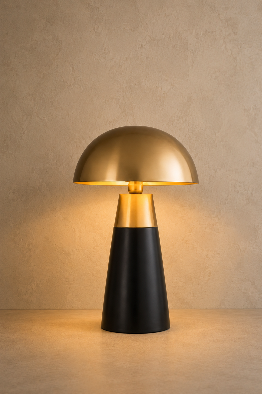 Aarlo Stature Lamp