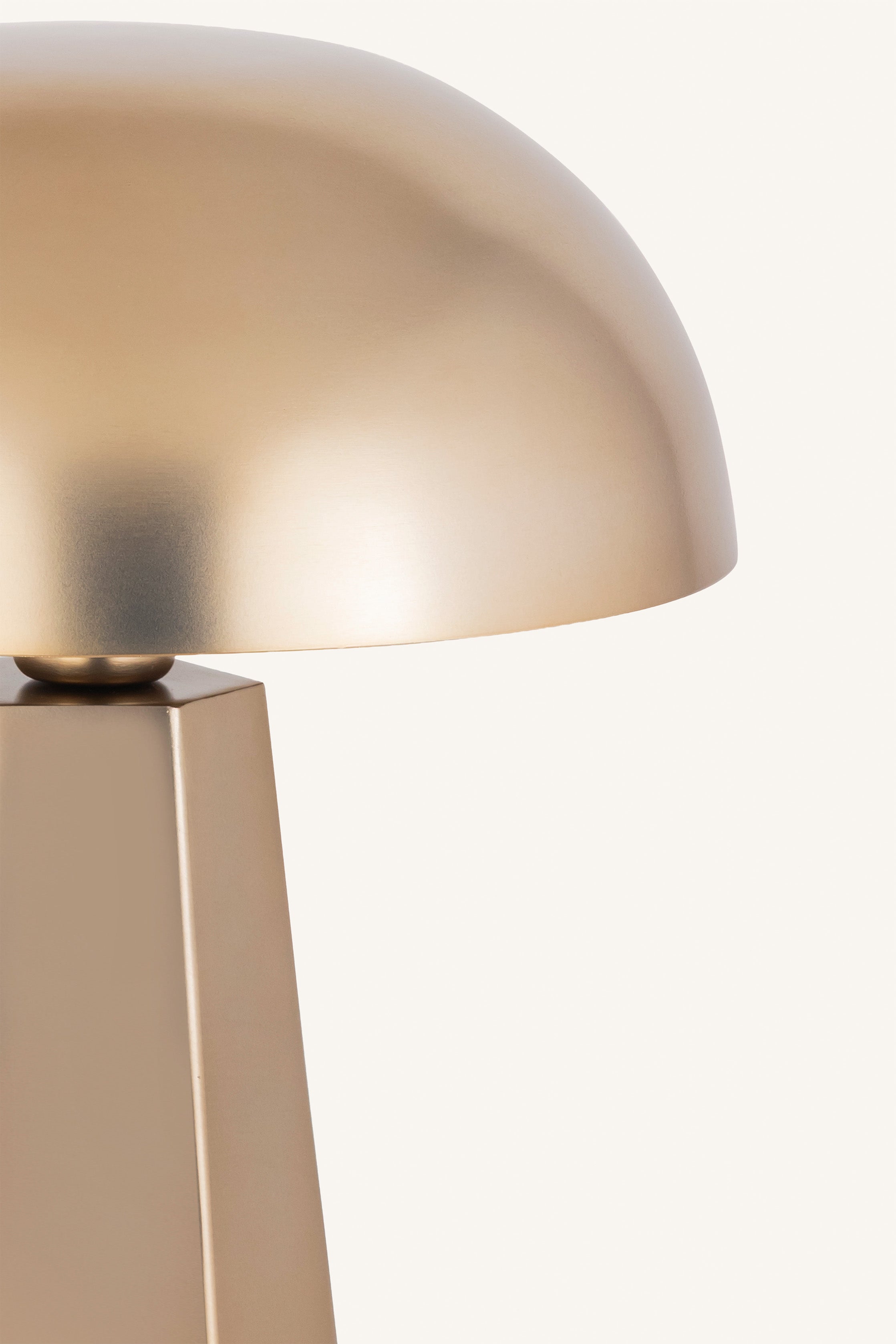 Elara Facet Lamp