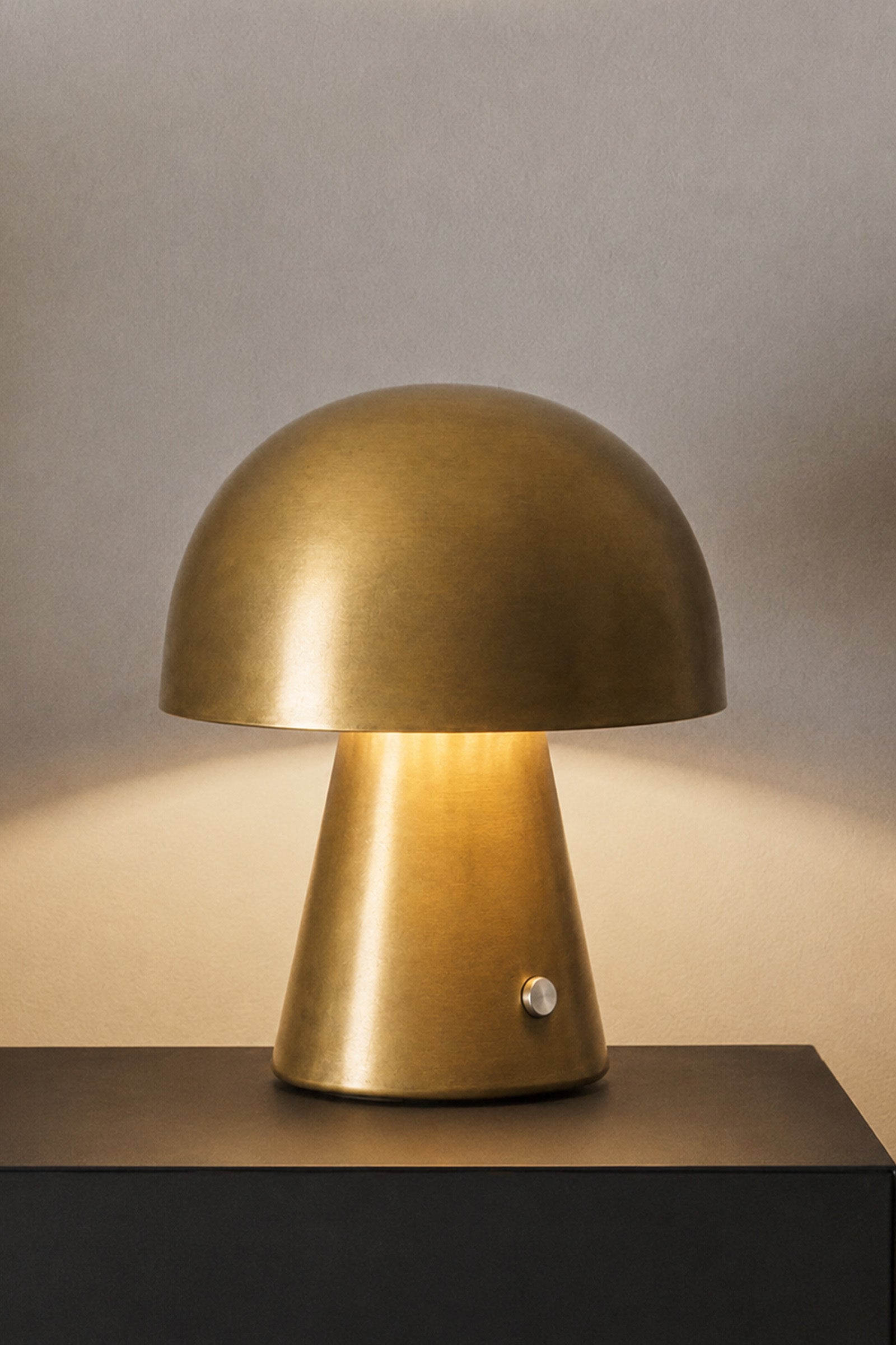 Nerai Studio Rechargeable Lamp - Gold