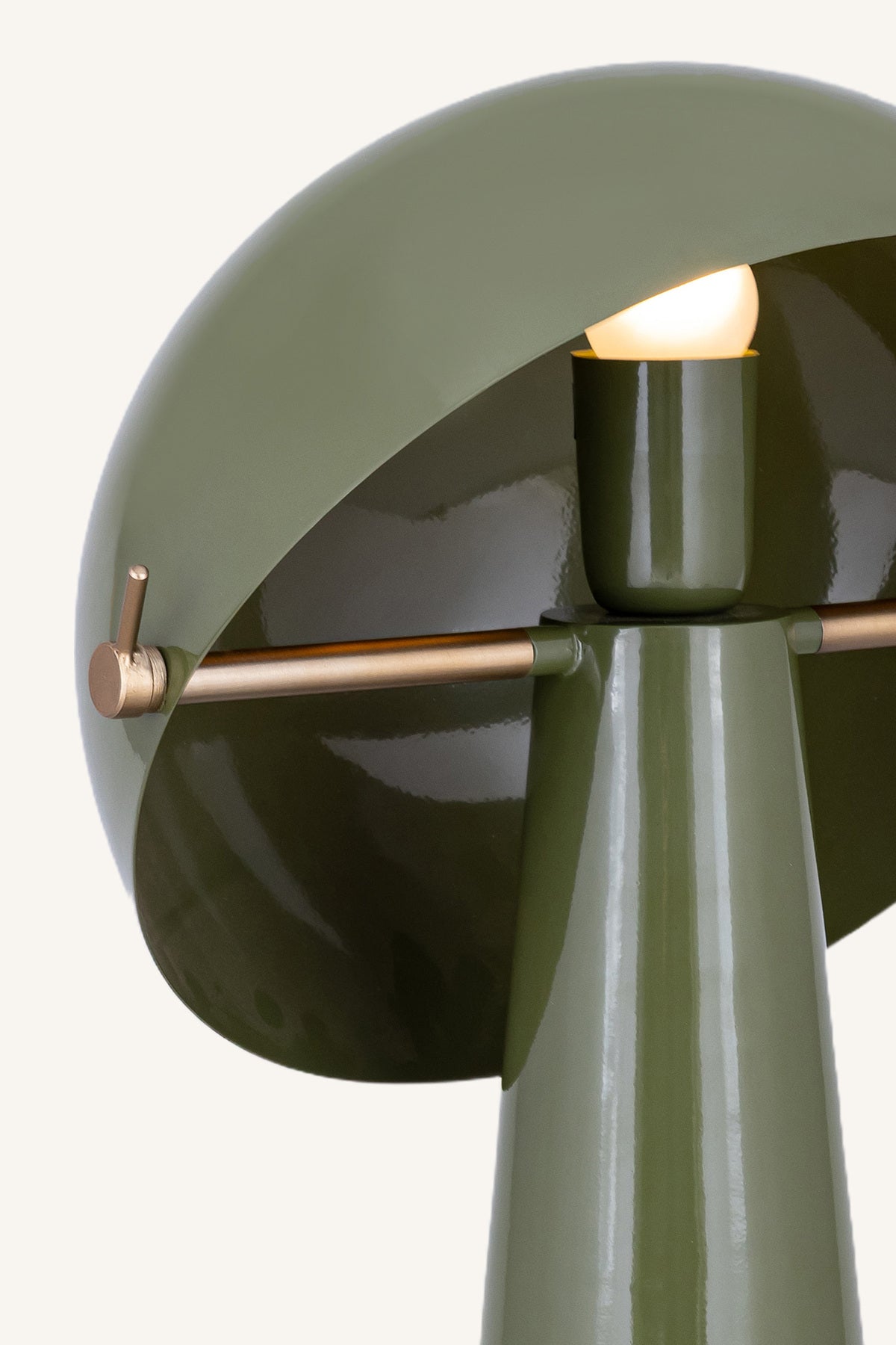 Virex Crest Lamp
