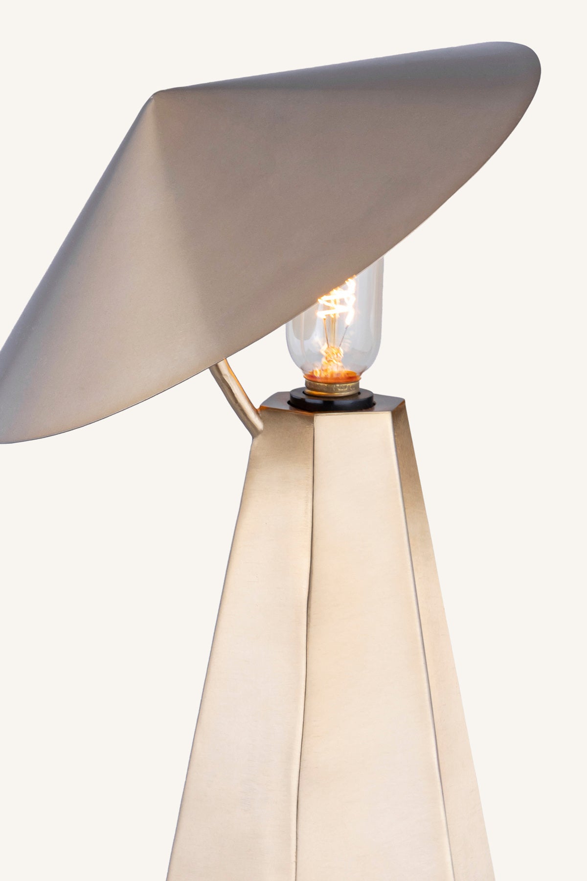 Karl Tilt Lamp