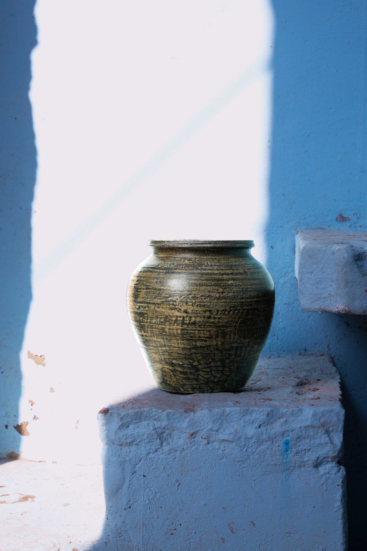 Ashen Quiet Vase