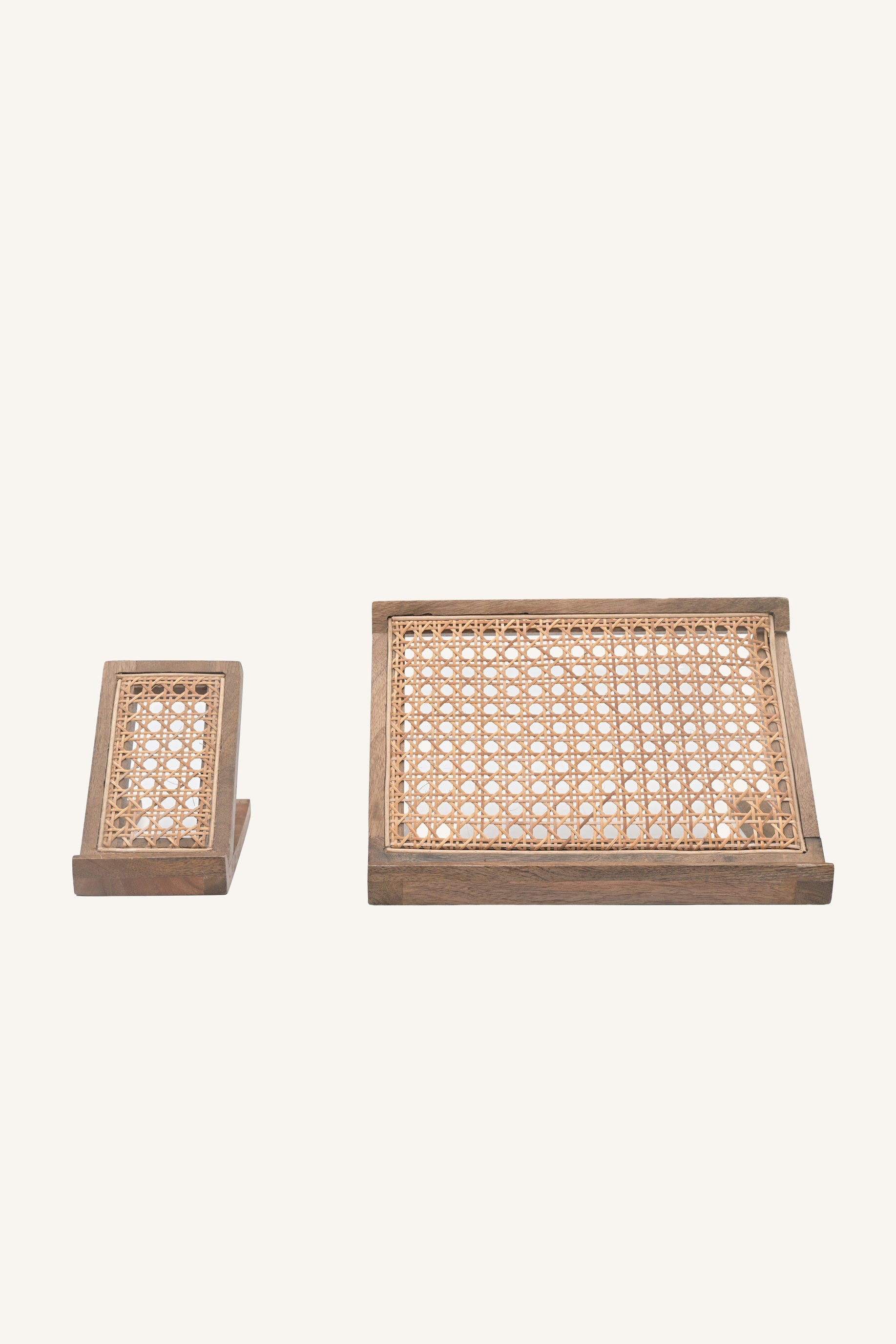 Cottage Weft Phone Cradle