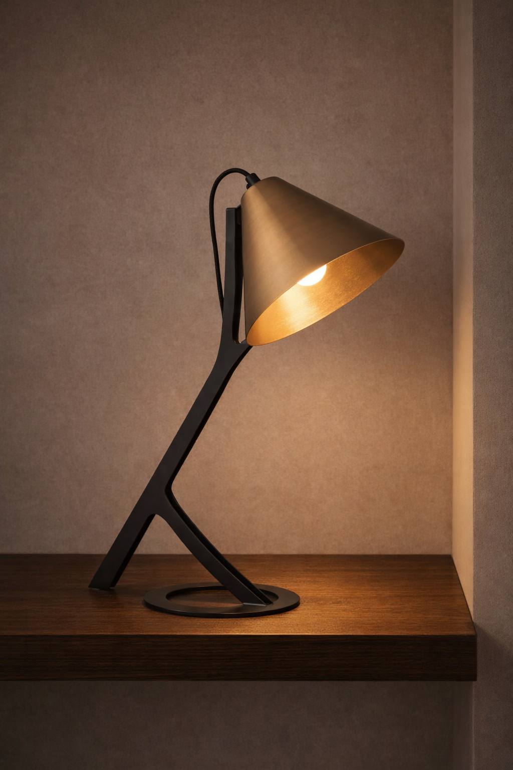 Verden Angle Lamp
