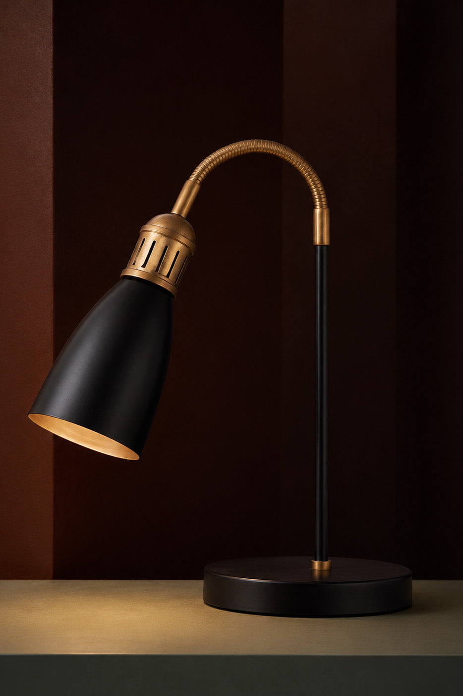 Alcea Curve Lamp