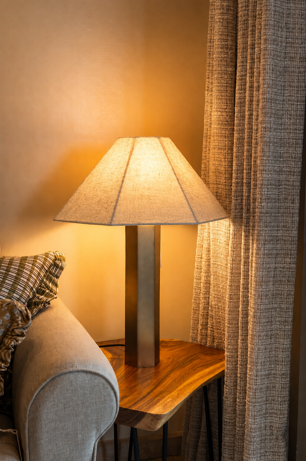 Ellaron Table Lamp