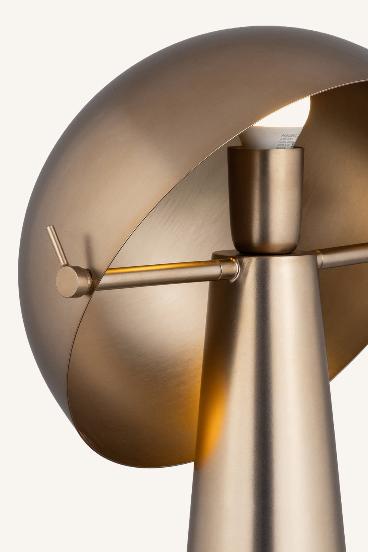 Virex Crest Lamp